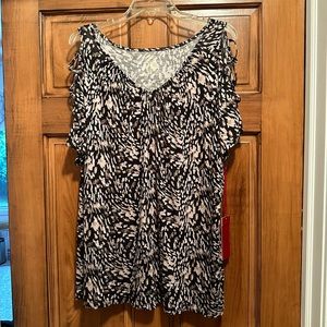 Jennifer Lopez cold shoulder top